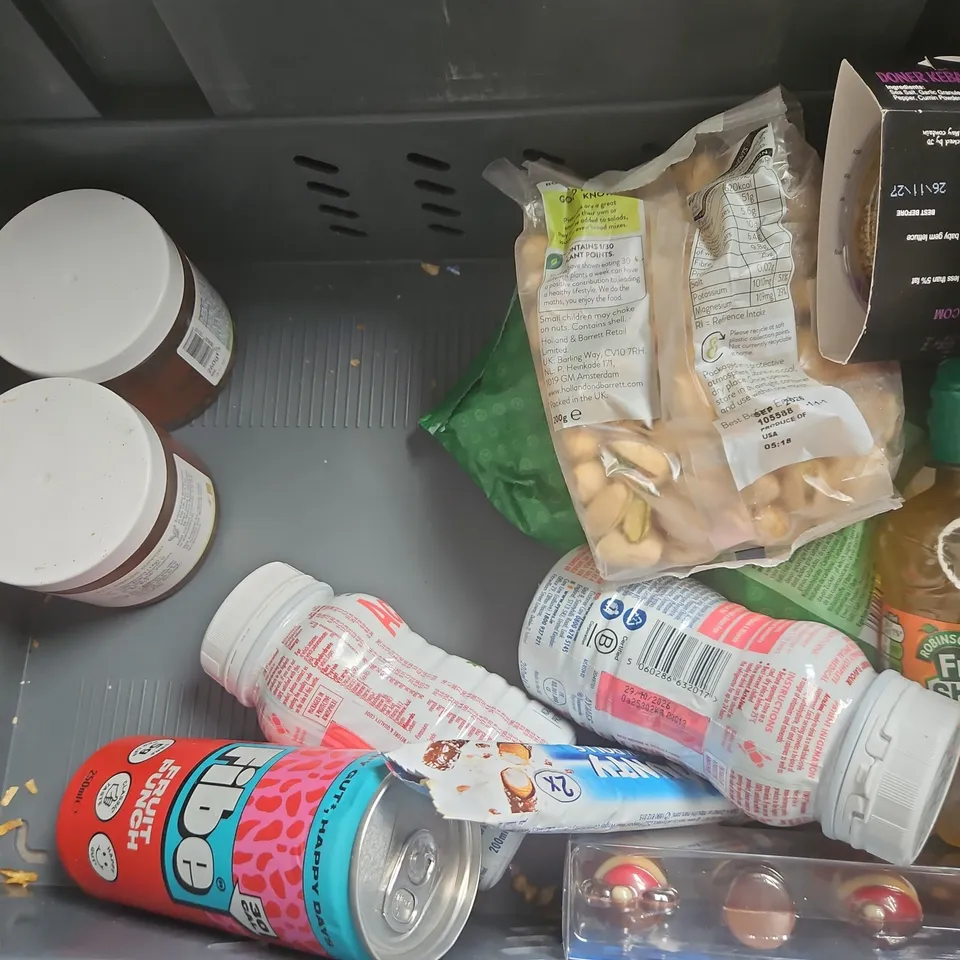 TOTE OF APPROXIMATELY 11 ASSORTED FOOD AND DRINK ITEMS TO INCLUDE POCKET COFFEE , LINDOR CHOCOLATE CASHEW NUTS , ETC