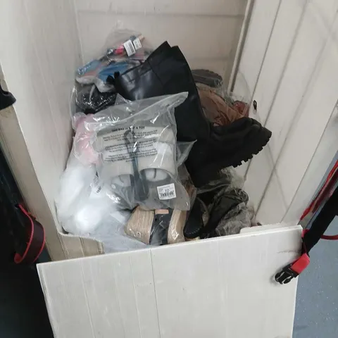 LARGE QUANTITY OF ASSORTED SHOES AND FOOTWEAR