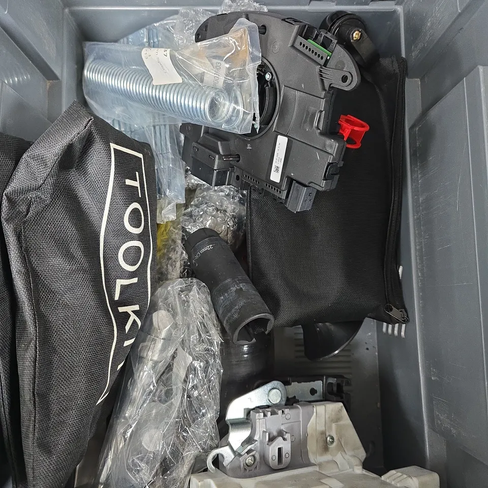 APPROXIMATELY 15 ASSORTED VEHICLE PARTS/ACCESSORIES TO INCLUDE TOOL KIT, WHEEL BALANCE WEIGHTS, AIR LINE COIL PIPE ETC 
