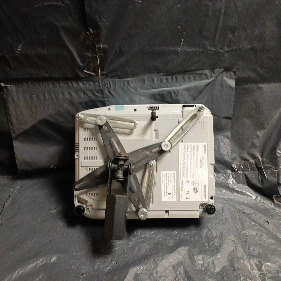 EPSON PROJECTOR WITH MOUNTING ARMS 