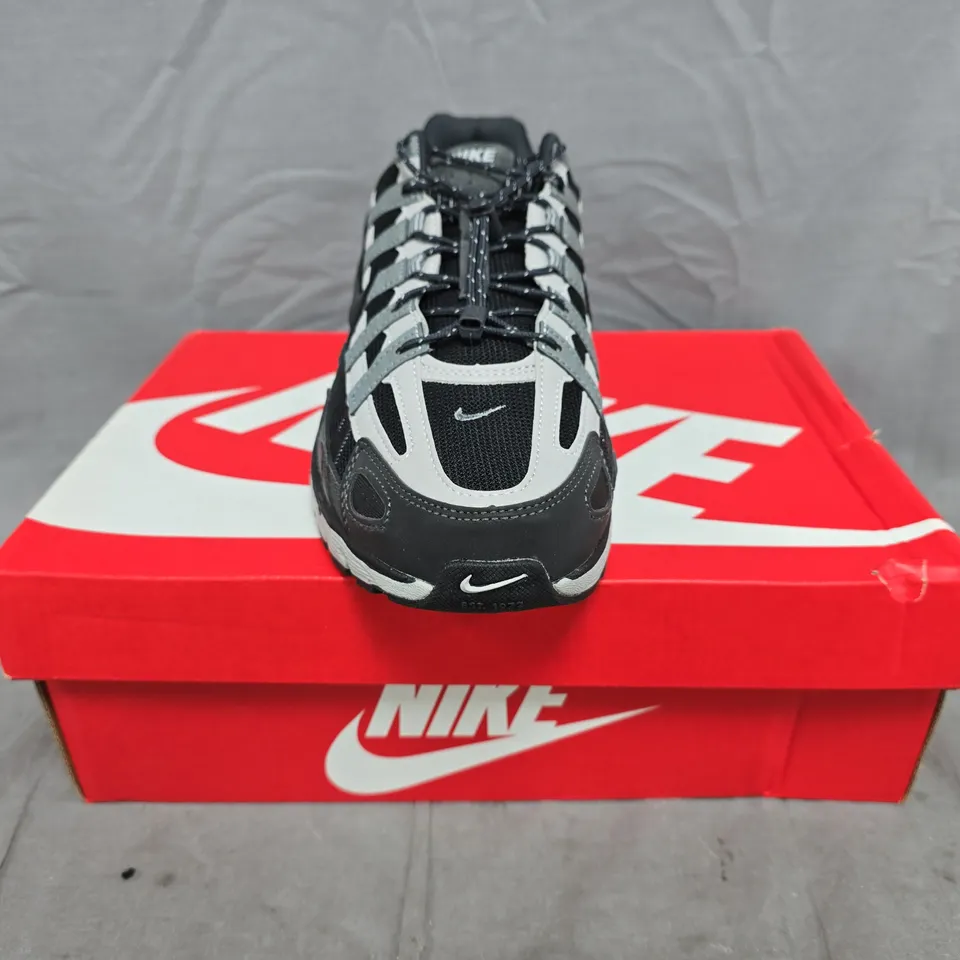 BOXED PAIR OF NIKE P-6000 TRAINERS IN BLACK/GREY SIZE UK 10