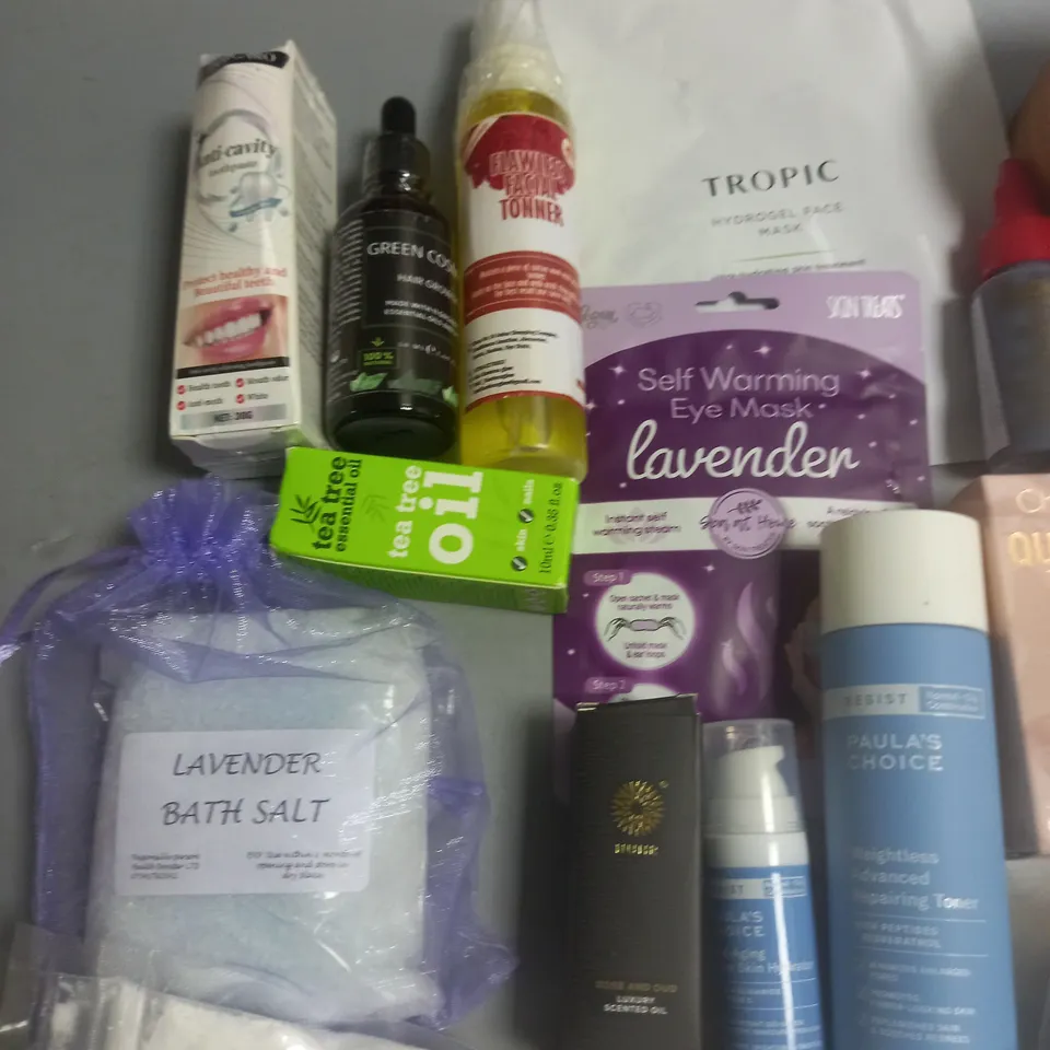 LOT OF APPROXIMATELY 20 ASSORTED HEALTH AND BEAUTY ITEMS TO INCLUDE SODIUM BICARBONATE, CHARLOTTE TILBURY MAKE UP AND PAULAS CHICE TONER