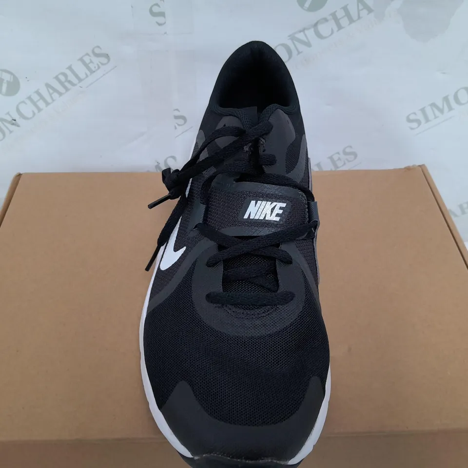 BOXED PAIR OF MENS NIKE IN-SEASON TR13 IN BLACK/WHITE - UK 10