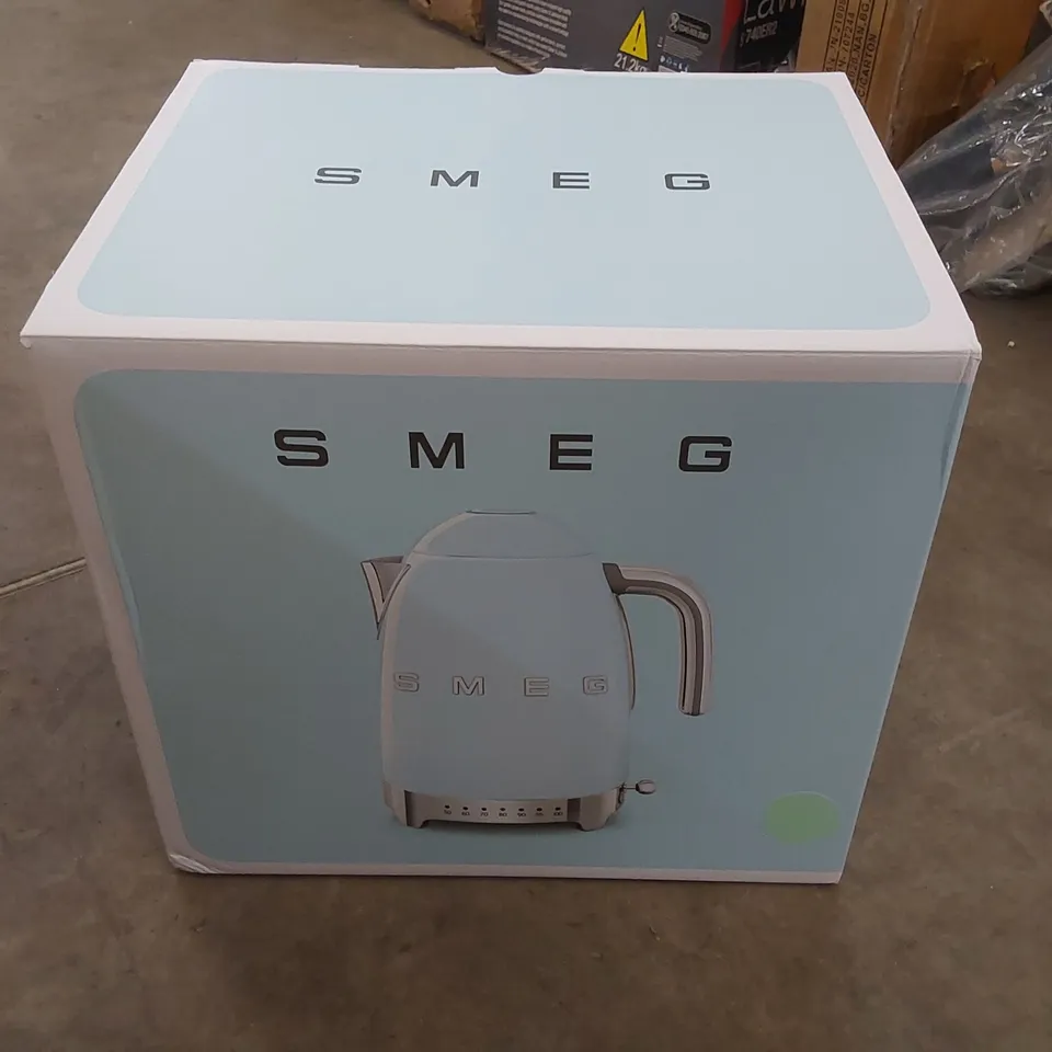 BOXED SMEG 50s STYLE RETRO VARIABLE TEMPERATURE KETTLE 