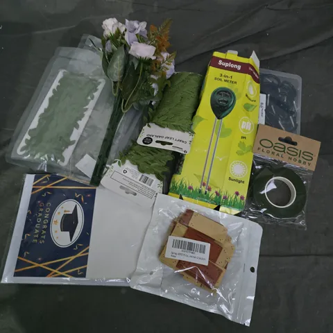 APPROXIMATELY 15 ASSORTED HOUSEHOLD ITEMS TO INCLUDE 3-IN-1 SOIL METER, CRAFT LEAF GARLAND, FAUX FLORAL DECOR, ETC