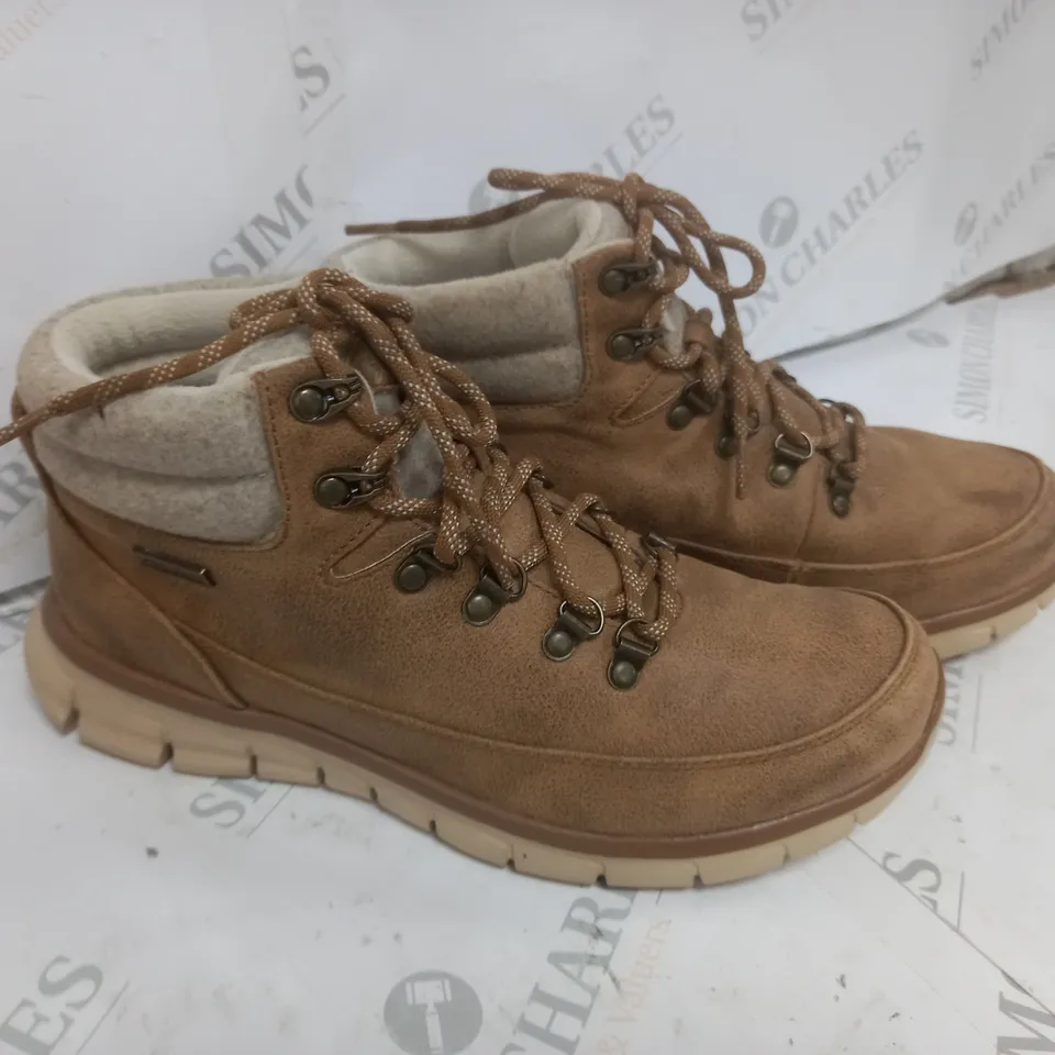 BOXED SKETCHERS WARM BOOT CHESNUT SIZE 7