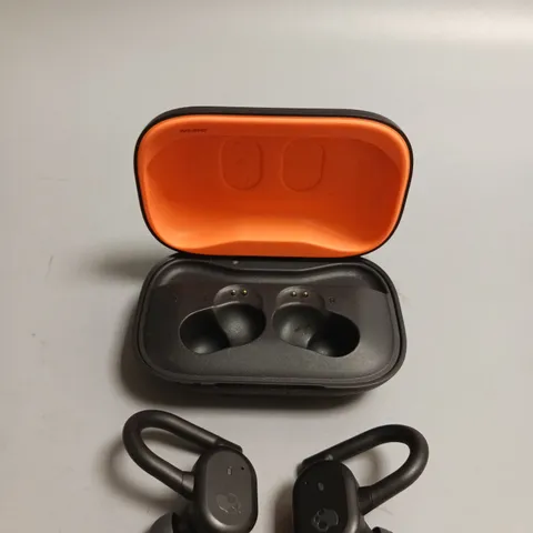 SKULLCANDY WIRELESS SPORTS EARBUDS IN BLACK AND CORAL
