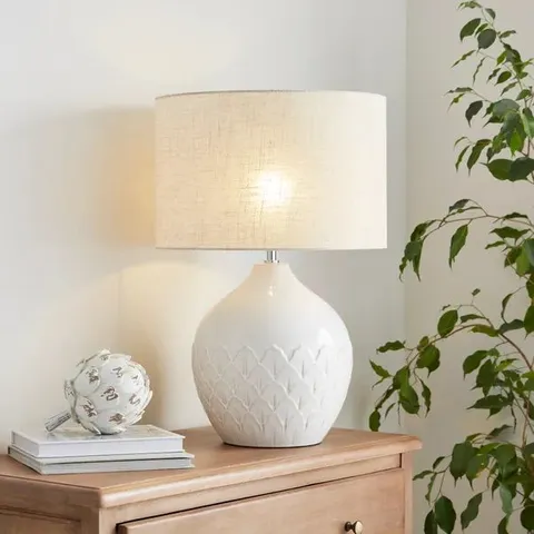 BOXED CERAMIC COUNTRY TABLE LAMP