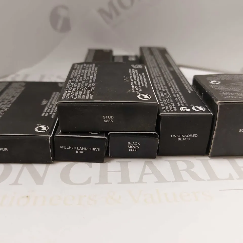 BOX OF APPROX 20 NARS MAKE UP ITEMS TO INCLUDE NARS EYE PAINT (2.5G), NARS ANDY WARHOL EYESHADOW PALETTE (12G) AND NARS CLIMAX INSTANT VOLUME MASCARA (7G)