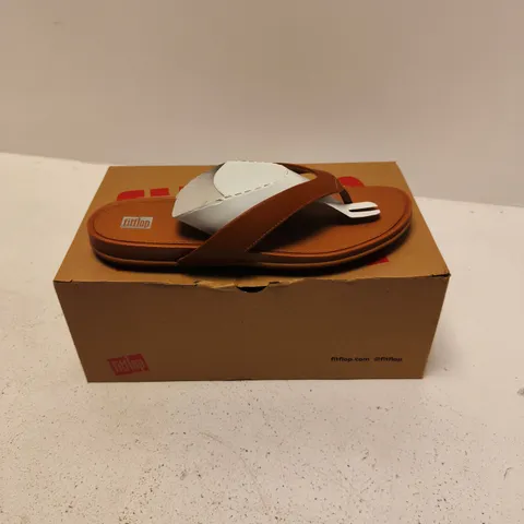 BOXED PAIR OF FITFLOP GRACIE LEATHER FLIP- FLOPS IN LIGHT TAN - UK 06