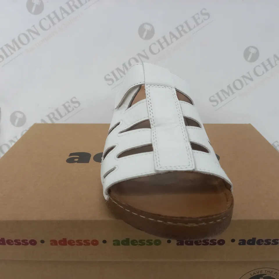 BOXED PAIR OF ADESSO FRANCES MULES IN WHITE UK SIZE 7