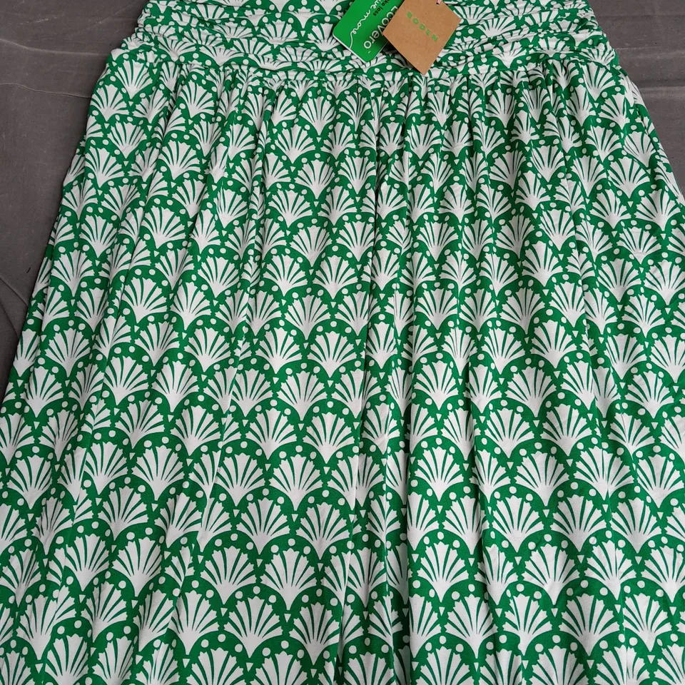 BODEN LADIES MAXI SKIRT GREEN/WHITE SIZE 12