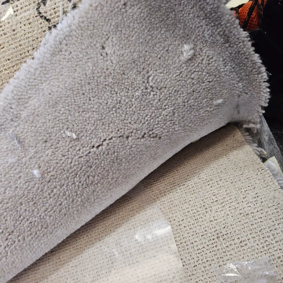 ROLL OF QUALITY TUDOR TWIST REGAL CARBON CARPET APPROXIMATELY 4M × 5.36M