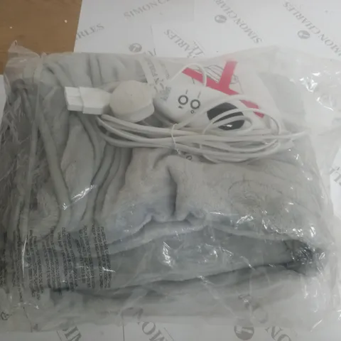 LIGHT GREY HEATED THROW