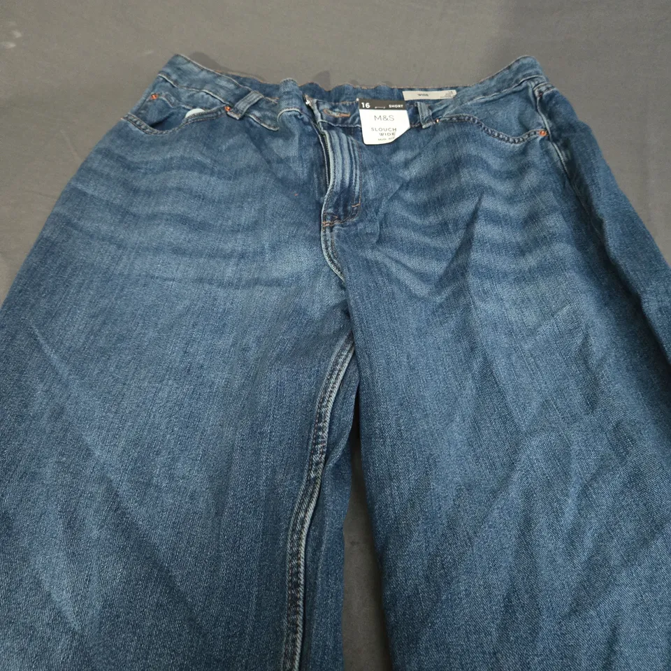 M&S SLOUCHY WIDE DENIM MID RISE JEANS - SIZE 16 SHORT