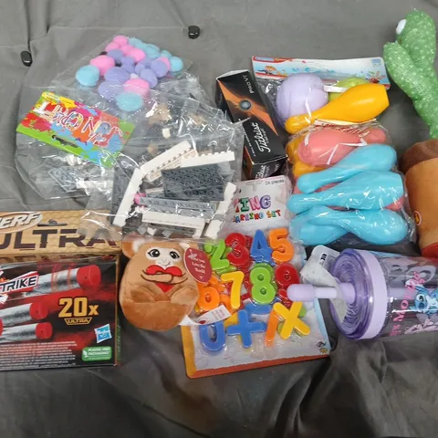 APPROXIMATELY 15 ASSORTED TOYS & GAMES TO INCLUDE TITLEIST PRO V1 GOLFBALLS, NERF DARTS, ASSORTED LEGO, ETC