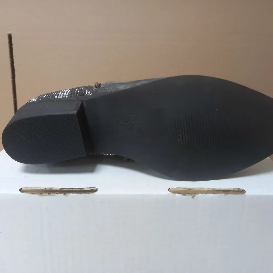 BOXED MODA IN PELLE DARK GREY HEEL BOOTS - UK 6