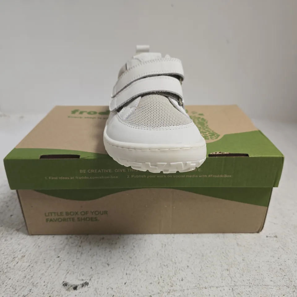 BOXED PAIR OF FRODDO KID'S TRAINERS IN WHITE SIZE EU 34