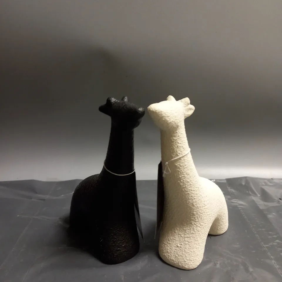 GEORGE HOME DECOR GIRAFFE IN WHITE (X4) AND BLACK (X4) 