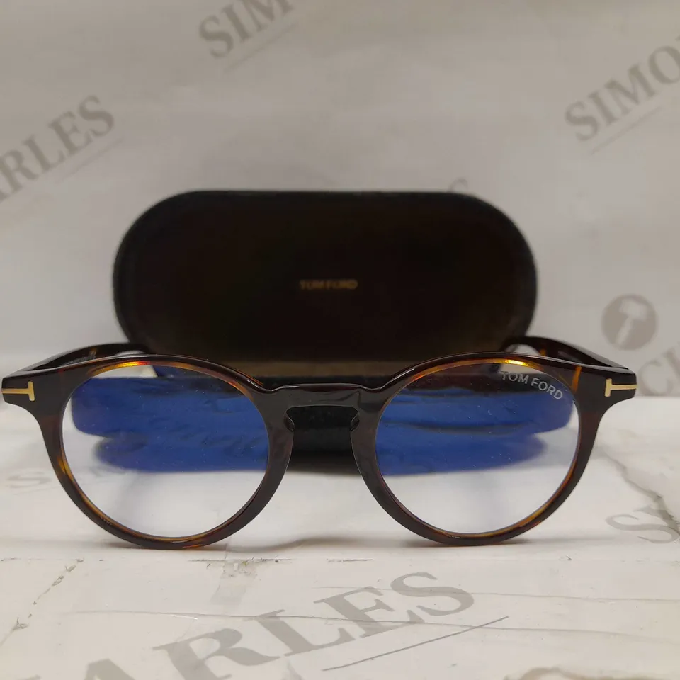 TOM FORD FT5557-B 052