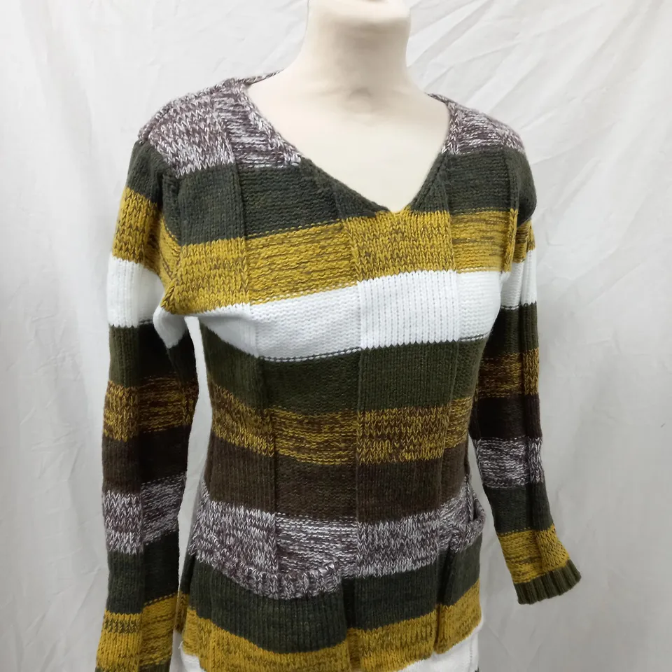 LOT OF CLOTHES APPROXIMATELY 30 TO INCLUDE BELT, JACKETS, JUMPERS ETC