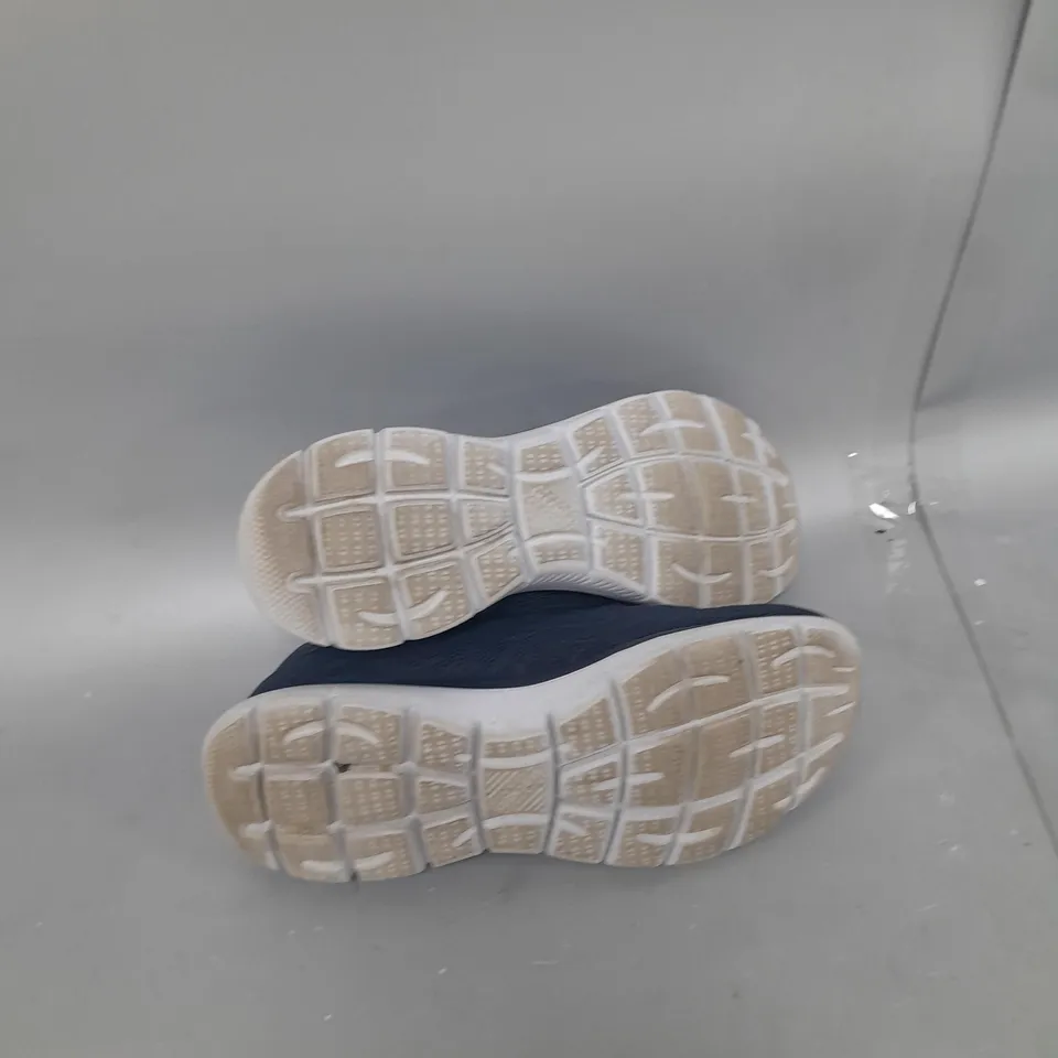 SKECHERS SUMMIT TRAINERS - NAVY BLUE - SIZE 5