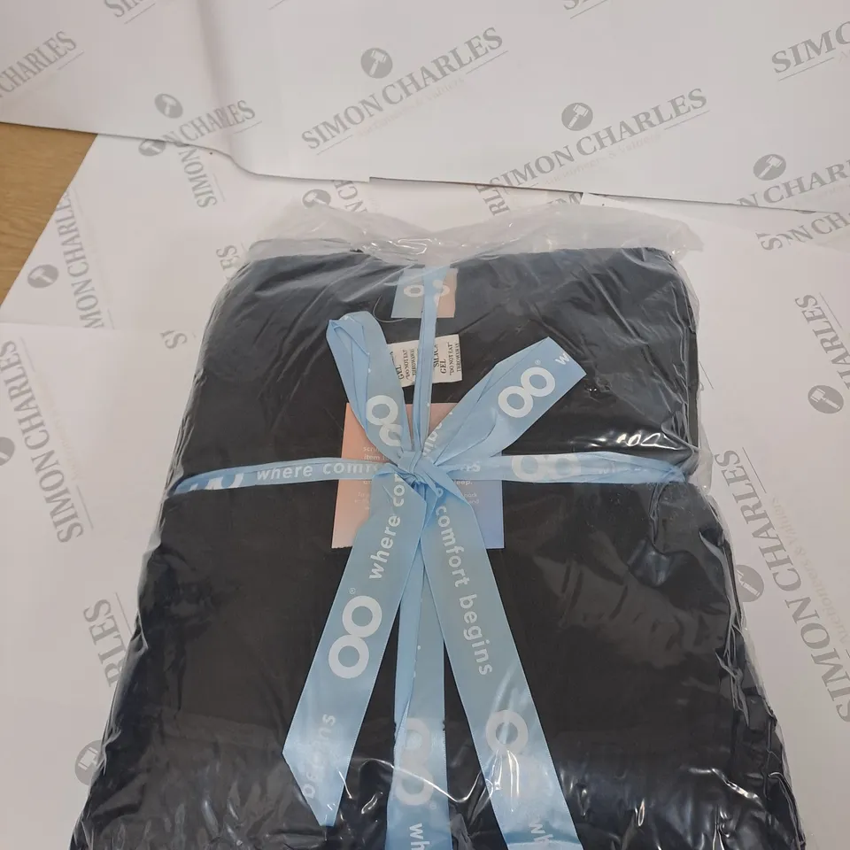 OODIE OVERSIZED HOODED BLANKET
