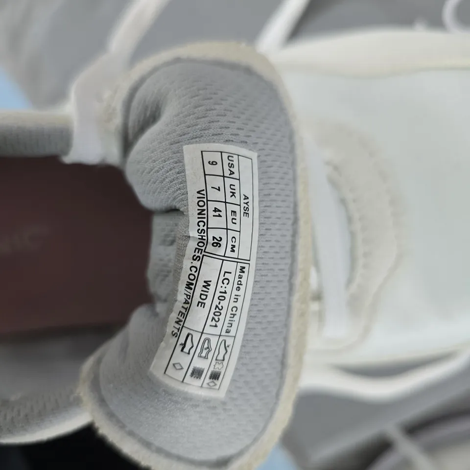 VIONIC WOMEN'S SNEAKERS – WHITE/CREAM WITH BLUE SIDE STRIPE, UK 7 (EU 41)