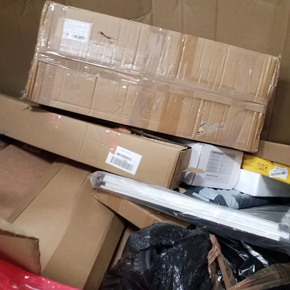 PALLET OF ASSORTED PRODUCTS INCLUDING LED MIRROR LIGHT, DEMOLITION HAMMER, CHAIN SAW, SHOWER MIXER 