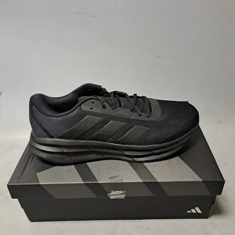 BOXED PAIR OF ADIDAS GALAXY 7 MENS RUNNING SHOES IN BLACK SIZE 10 1/2