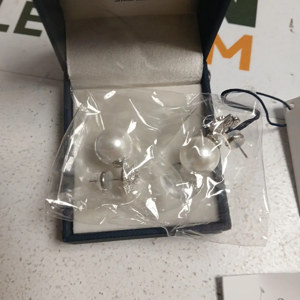 U.S. POLO ASSN. PEARL EARRINGS SET – BOXED