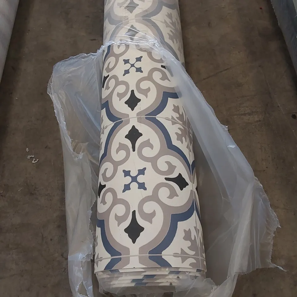 ROLL OF QUALITY MEDITERRANEAN EVORA VIYNL // SIZE: APPROXIMATELY 4 X 2.6m