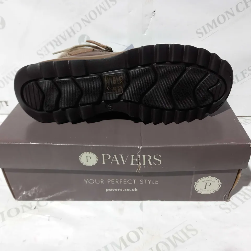 BOXED PAIR OF PAVERS LEATHER SHOES IN TAN/BROWN UK SIZE 6
