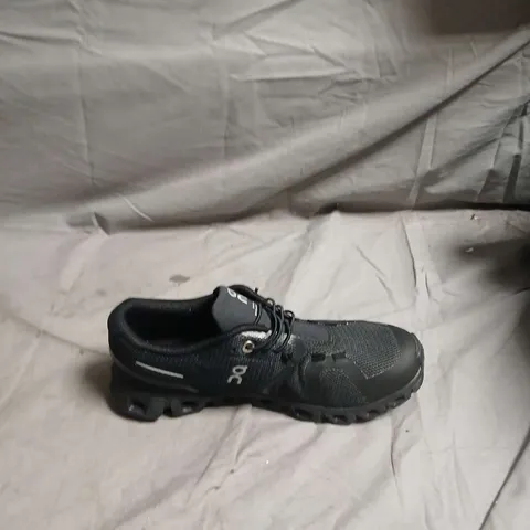 ON RUNNING TRAINERS β BLACK - SIZE UK 3.5