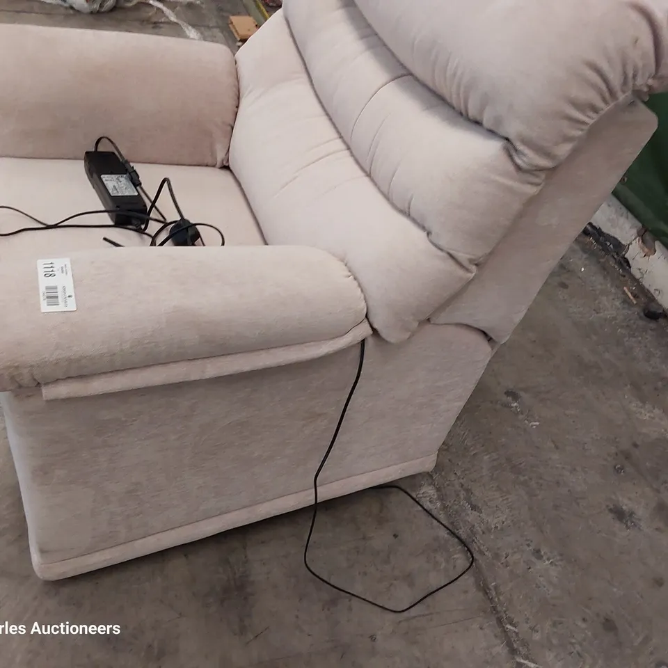QUALITY BRITISH DESIGNER G PLAN MALVERN D POWER RECLINING EASY CHAIR MONTILLA ALMOND FABRIC 