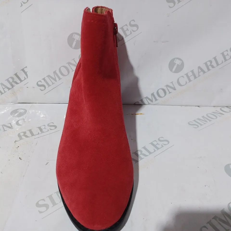 BOXED PAIR OF VIONIC ZIP UP BLOCK HEEL BOOTS IN RED UK SIZE 6
