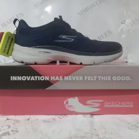 BOXED PAIR OF SKECHERS GO WALK TRAINERS IN NAVY UK SIZE 5