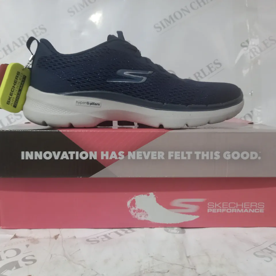 BOXED PAIR OF SKECHERS GO WALK TRAINERS IN NAVY UK SIZE 5