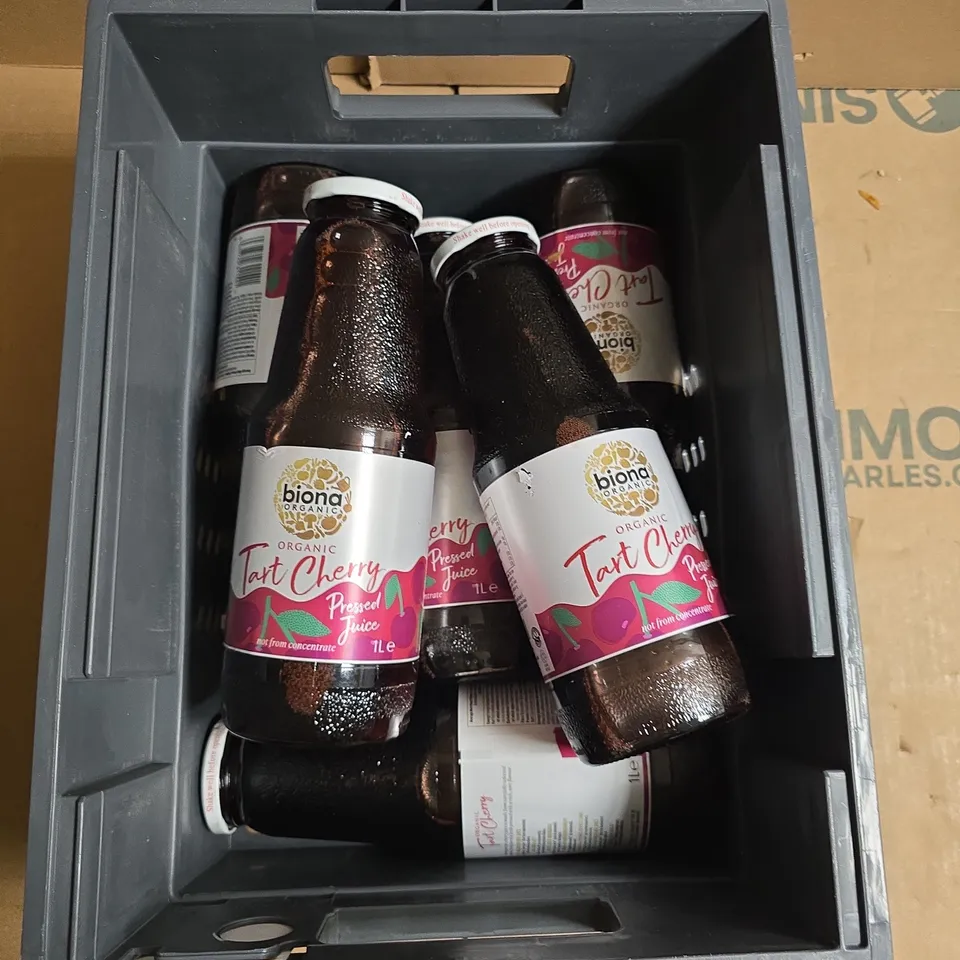 A TOTE OF APROXIMATELY 6 1LITRE ORGANIC TART CHERRY PRESSED JUICE