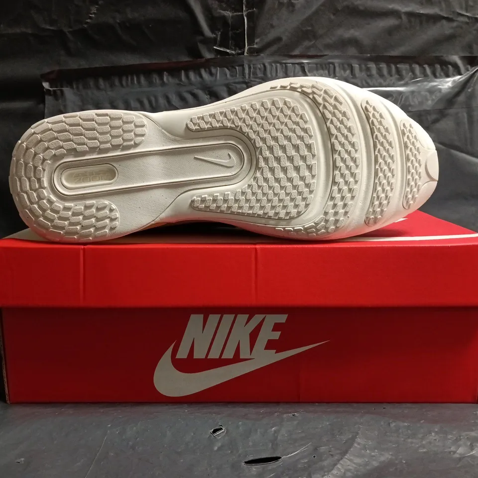 BOXED PAIR OF NIKE AIR ZOOM UPTURN TRAINERS IN BLACK/SAIL/LIME SIZE UK 7.5