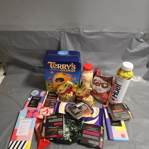 APPROXIMATELY 15 ASSORTED FOOD & DRINK ITEMS TO INCLUDE HUEL BANANA, TERRY CHOCOLATE ORANGE EASTER EGG, SLIMFAST COOKIES & CREAM, ETC