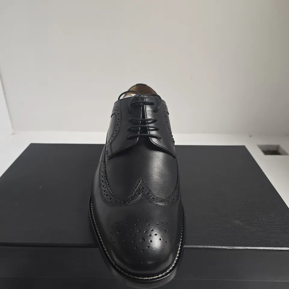 BOXED PAIR OF COLLINS BLACK LEATHER WINGTIP DRESS SHOES – UK 10 (MEN'S)