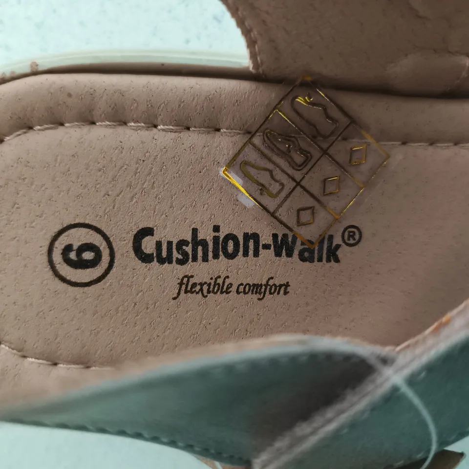 CUSHION-WALK WOMEN’S SANDALS – TAUPE FLORAL STRAPS (UK 6)