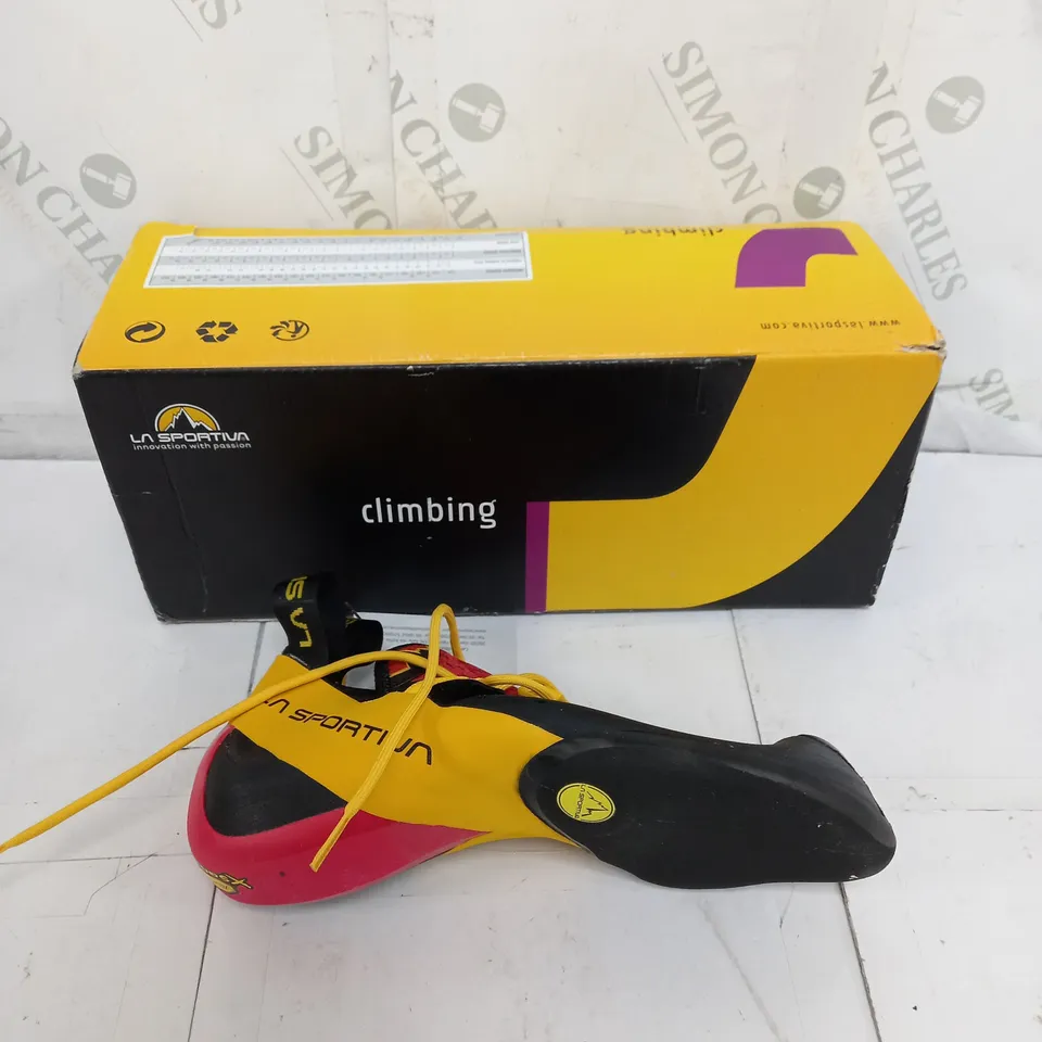 BOXED PAIR OF LA SPORTIVA CLIMBING 10R GENIUS UK 7.5