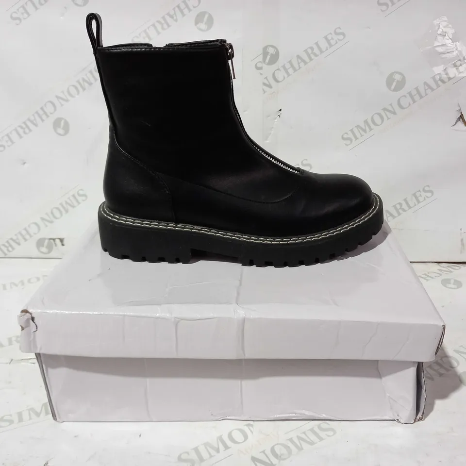 BOXED PAIR OF AJVOYAGE ZIP UP ANKLE BOOTS IN BLACK UK SIZE 6