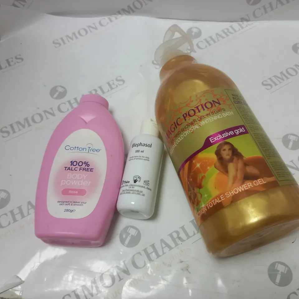 BOX OF APPROXIMATELY 20 COSMETIC ITEMS TO INCLUDE BLEPHASOL, MASTERPLAST, COTTON TREE, ETC