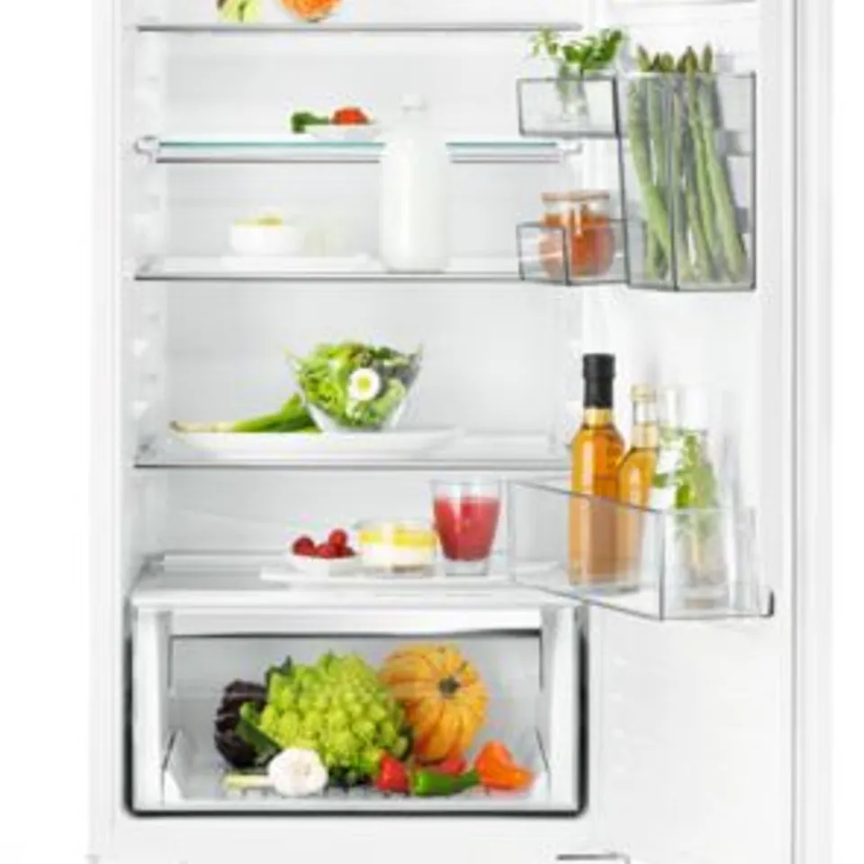 AEG INTEGRATED 70/30 FRIDGE FREEZER 207/60L Model SCE819E5TS RRP £975