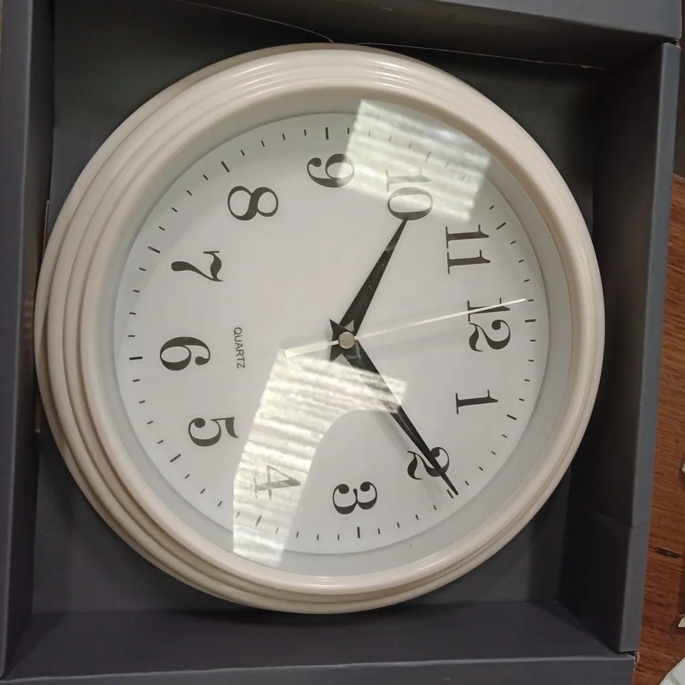BOXED PREMIER HOUSEWARES CREAM WALL CLOCK, 25.5 CM