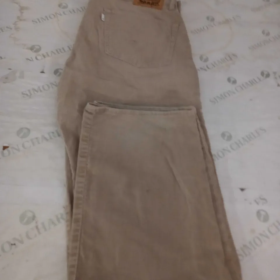 LEVIS CREAM JEANS SIZE W38 L 32 