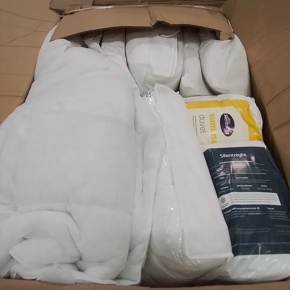 PALLET OF ASSORTED DUVET COVERS AND PILLOWS